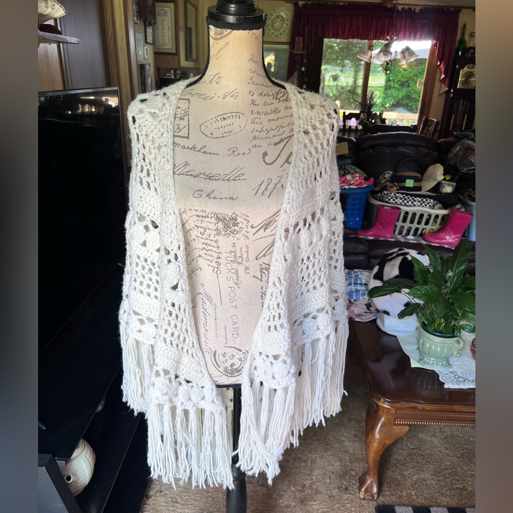 Beautiful vintage hand knit shawl wrap white/cream color.